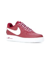 Baskets basses en cuir rouges Nike