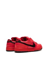 Baskets basses en cuir rouges Nike