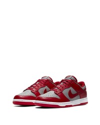 Baskets basses en cuir rouges Nike