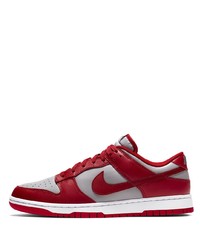 Baskets basses en cuir rouges Nike