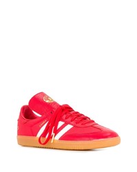 Baskets basses en cuir rouges adidas