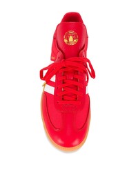 Baskets basses en cuir rouges adidas