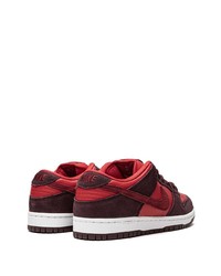 Baskets basses en cuir rouges Nike