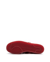 Baskets basses en cuir rouges adidas