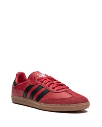 Baskets basses en cuir rouges adidas