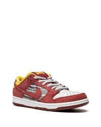 Baskets basses en cuir rouges Nike