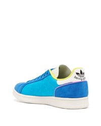 Baskets basses en cuir turquoise adidas