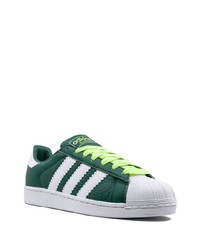 Baskets basses en cuir vert foncé adidas