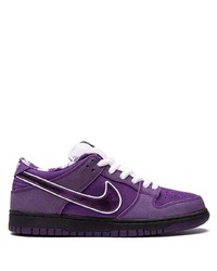 Baskets basses en cuir violettes Nike