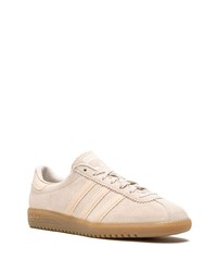 Baskets basses en daim beiges adidas