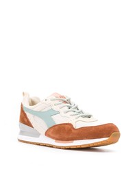 Baskets basses en daim beiges Diadora