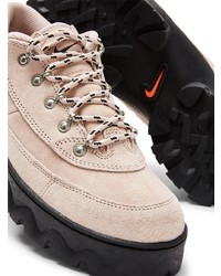 Baskets basses en daim beiges Nike