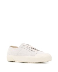 Baskets basses en daim beiges Superga