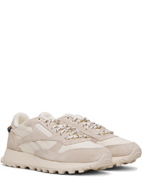 Baskets basses en daim beiges Reebok Classics