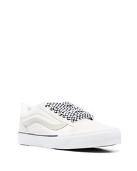 Baskets basses en daim beiges Vans