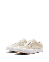 Baskets basses en daim beiges Converse