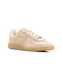 Baskets basses en daim beiges adidas