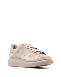 Baskets basses en daim beiges Alexander McQueen