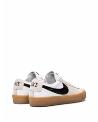 Baskets basses en daim beiges Nike