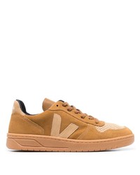 Baskets basses en daim beiges Veja