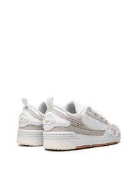 Baskets basses en daim blanches adidas