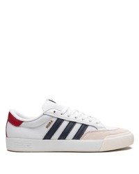 Baskets basses en daim blanches adidas