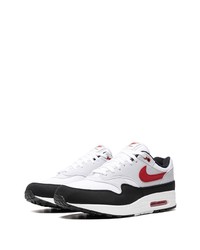 Baskets basses en daim blanches Nike