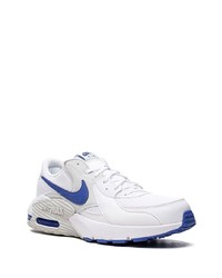 Baskets basses en daim blanches Nike