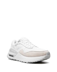 Baskets basses en daim blanches Nike