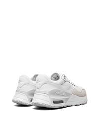 Baskets basses en daim blanches Nike