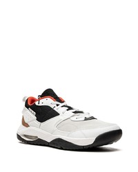 Baskets basses en daim blanches Jordan