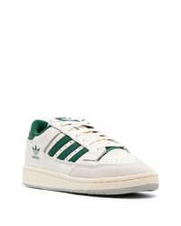 Baskets basses en daim blanches adidas