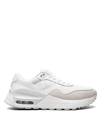 Baskets basses en daim blanches Nike