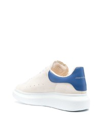 Baskets basses en daim blanches Alexander McQueen