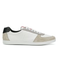 Baskets basses en daim blanches Prada