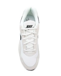 Baskets basses en daim blanches Nike