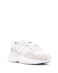 Baskets basses en daim blanches adidas