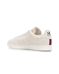 Baskets basses en daim blanches adidas