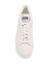 Baskets basses en daim blanches adidas