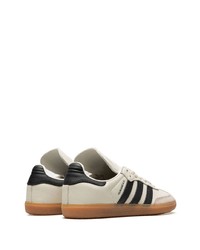 Baskets basses en daim blanches adidas