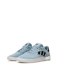 Baskets basses en daim bleu clair adidas