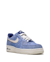 Baskets basses en daim bleu clair Nike