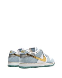 Baskets basses en daim bleu clair Nike