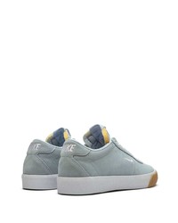 Baskets basses en daim bleu clair Nike