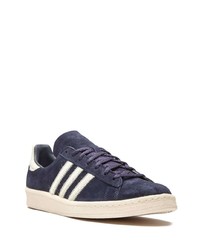 Baskets basses en daim bleu marine et blanc adidas