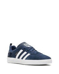 Baskets basses en daim bleu marine et blanc adidas