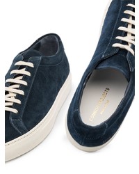 Baskets basses en daim bleu marine Common Projects