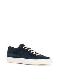 Baskets basses en daim bleu marine Common Projects