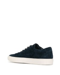 Baskets basses en daim bleu marine Common Projects