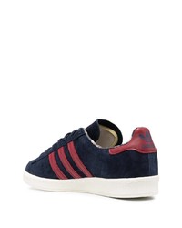 Baskets basses en daim bleu marine adidas